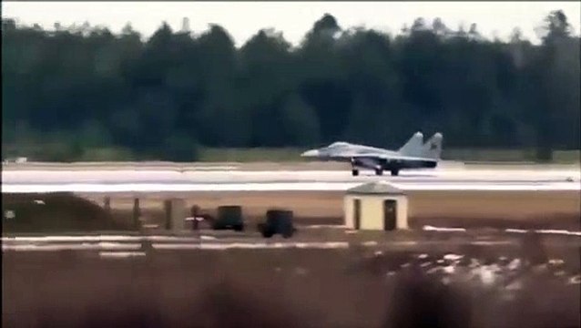 Un pilote de chasse obligé de s'éjecter au décollage alors que son avion prend feu