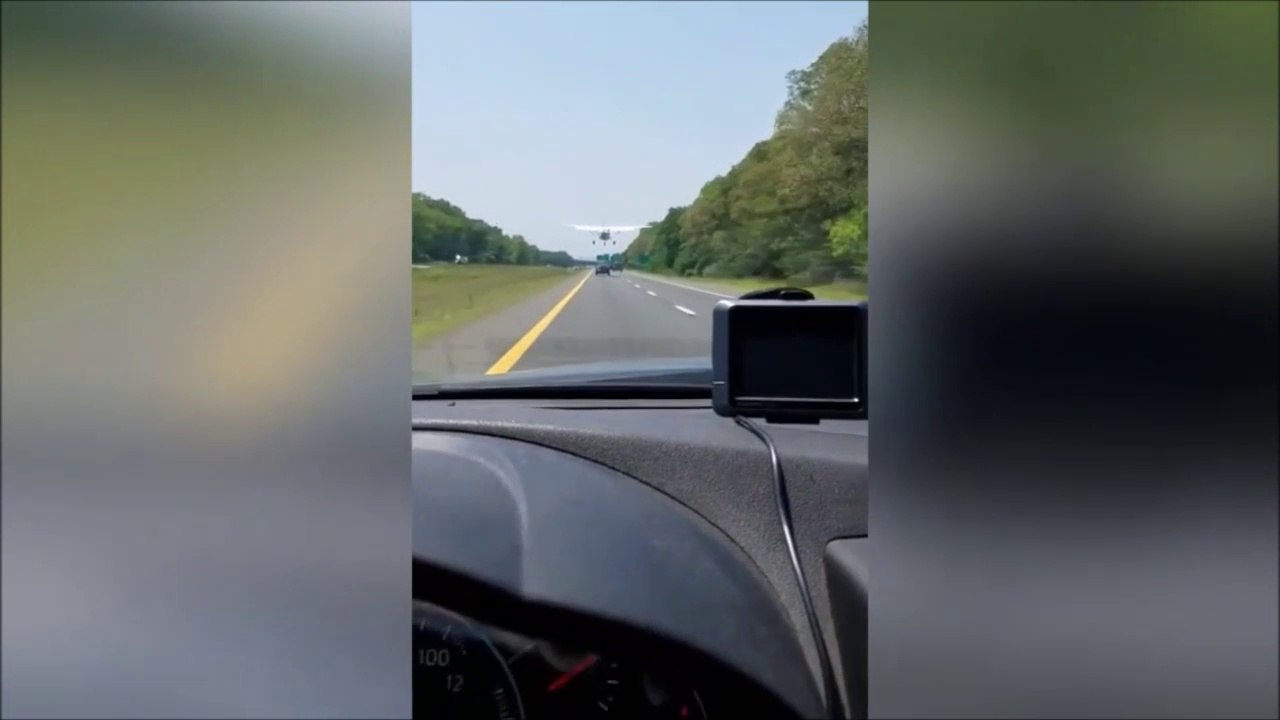 Un avion en détresse obligé d'atterrir en pleine autoroute aux USA