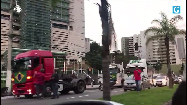 Imagens do protesto dos caminhoneiros na Reta da Penha