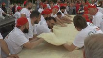 Neapolitan chefs set record for longest deep-fried pizza