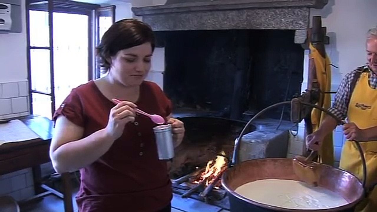 Channel Cheese - Traditional making of Toma Ossolana by hand in Northern Italy - How to make cheese!
