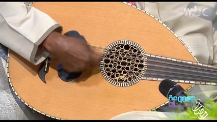 عبد الرب إدريس يغني أغنيته الشهيرة "تعبنا والتعب راحة"