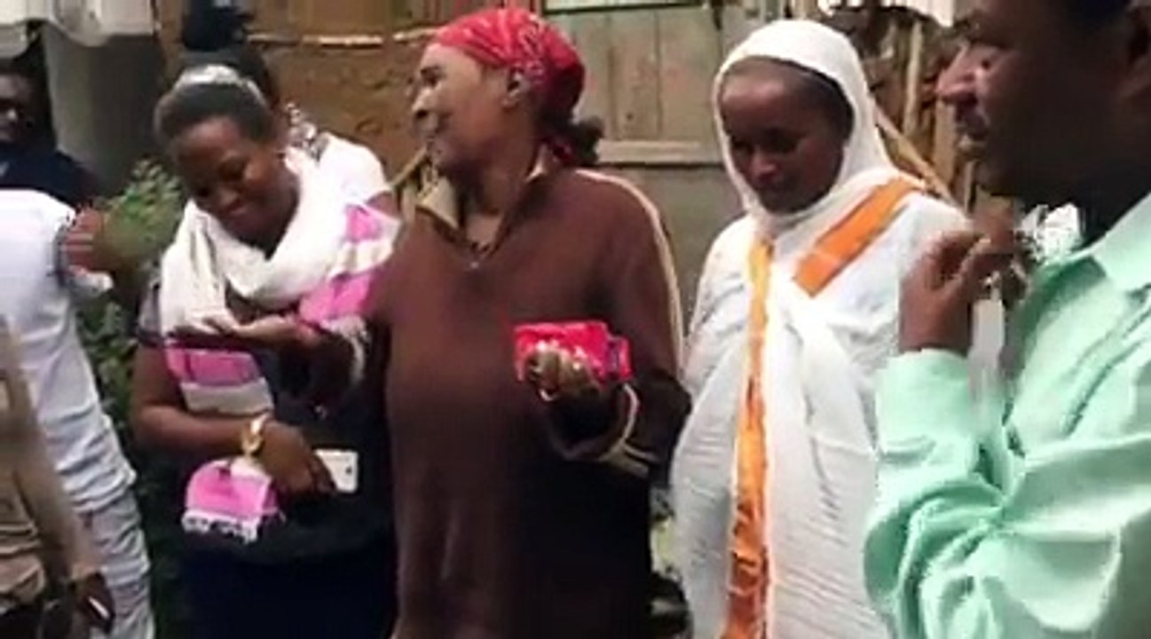 " ፋሲካን ከአረጋውያን ጋር እና ምንም የገቢ ምንጭ ከሌላቸው ወገኖች ጋር"