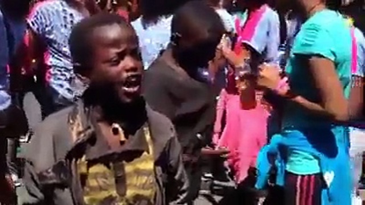 ኢሴ በያሬድ ነጉ ሁሉም ሀገሬ ዜማ ሲደንስ ይመልከቱት ላይክ በማድረግ አድናቆትን ይግለጹለት ተጨማሪ ቪዲዮዎቻችንን ለማግኘት Youtube ቻናላችን Subscribe ያድርጉ>>>