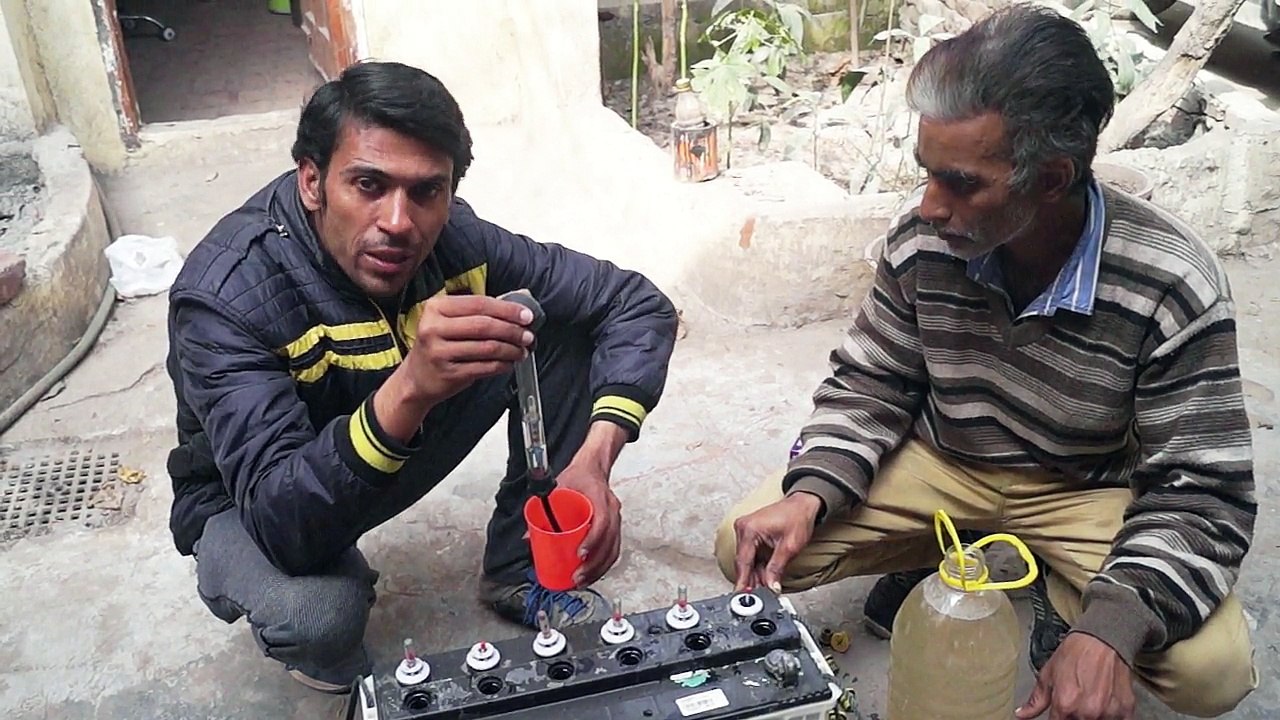 How to check gravity of inverter battery with hydrometer - mahinder's talent - hindi