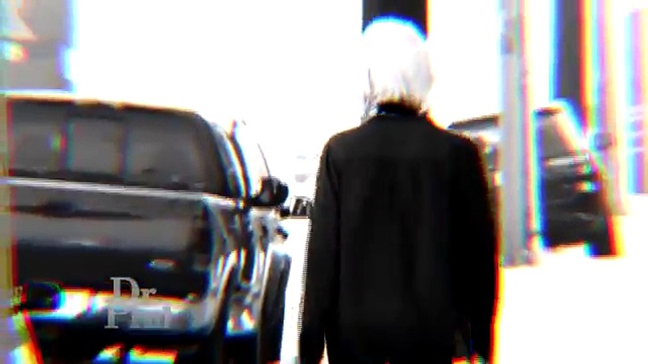 Woman Claims Sister Is ‘Crazy, Paranoid, Delusional