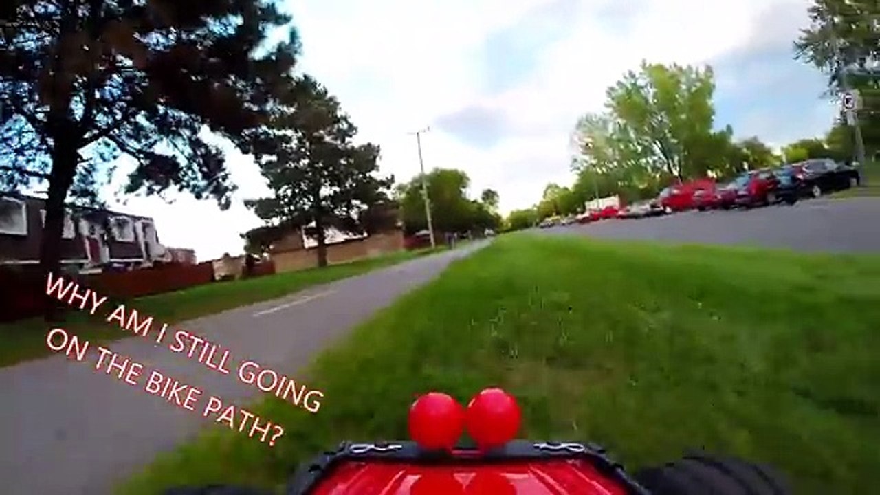 PRETTY GIRL FOUND BY HENRY THE RC CAR!