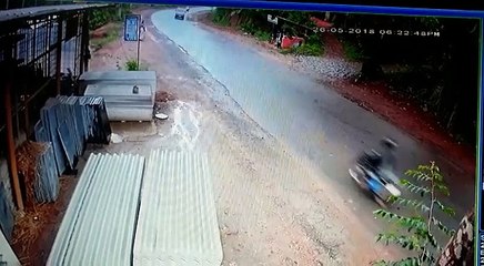 A Man escaped from Terrible accident in India...!!!!Live video....!!!