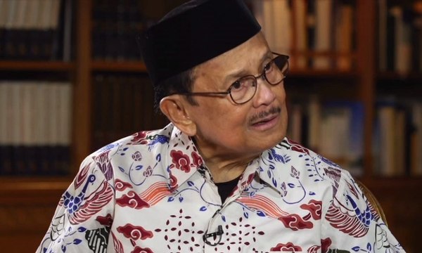 Politik Identitas di Mata Habibie - AIMAN