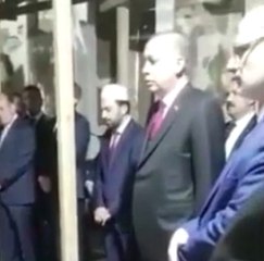 Cumhurbaşkanı Erdoğan, Fatih Sultan Mehmet'in Kabri Başında Kur'an-ı Kerim Okudu
