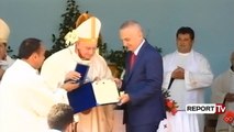 Meta dekoron në Kishën e Shna Ndout kardinalin Ernest Troshani: Simbol i rezistencës