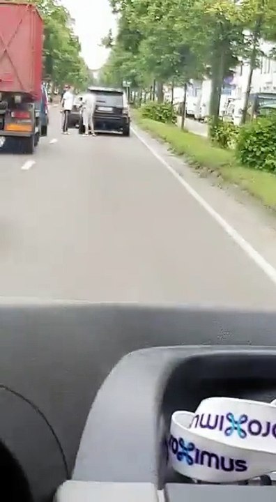 Audi A3 vs Range Rover à Bruxelles (Road Rage)