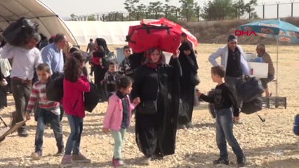 Kilis'te Suriyelilerin Ülkelerine Geçişi Sürüyor