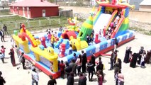 Başkale'de Çocuklar İçin Şişme Oyun Parkı Kuruldu