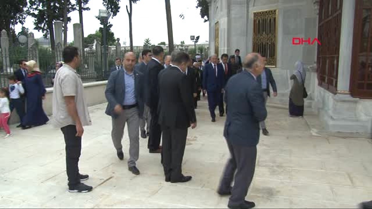 İstanbul- Fatih Sultan Mehmet Türbesi'nde İstanbul'un Fethinin 565. Yıl Dönümü Kutlaması