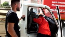 Balıkesir Kamyonetin Motoruna Sıkışan Kediyi İtfaiye Kurtardı