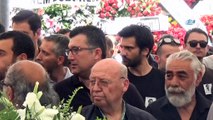 Trafik kazasında hayatını kaybeden Ünlu oyuncu Arda Öziri son yolculuğuna uğurlandı