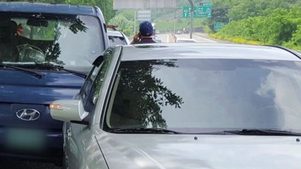 승용차로 트럭 막아...뇌전증 운전자 구했다 / YTN