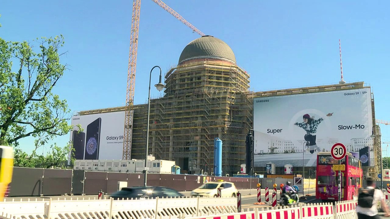 Berlin: Erstes Südsee-Boot ist ins Humboldt-Forum umgezogen