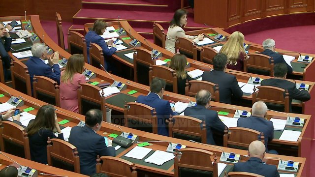 Shtëpi për të pastrehët - Top Channel Albania - News - Lajme