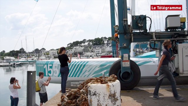 La Trinité-sur-Mer (56). Class 40 : mise à l'eau du voilier de Nicolas Troussel