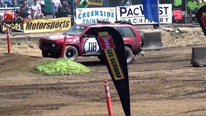 saltos insanos com caminhonetes e destruição !!