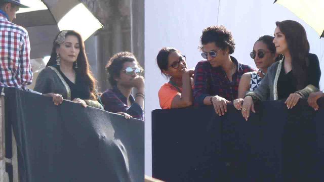 Madhuri Dixit's first look from Kalank set LEAKED; Goes VIRAL | FilmiBeat