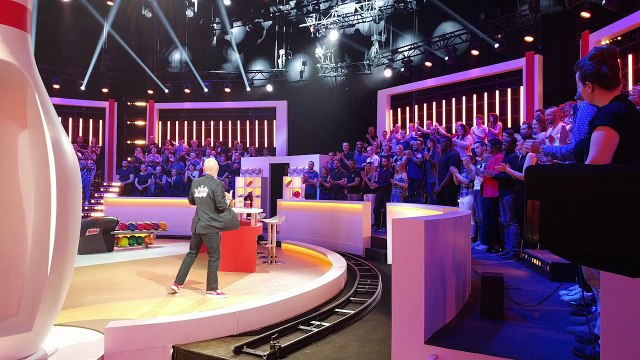 Strike : Vincent Lagaf’ dans les coulisses, de nouvelles images inédites du tournage (Exclu Vidéo)