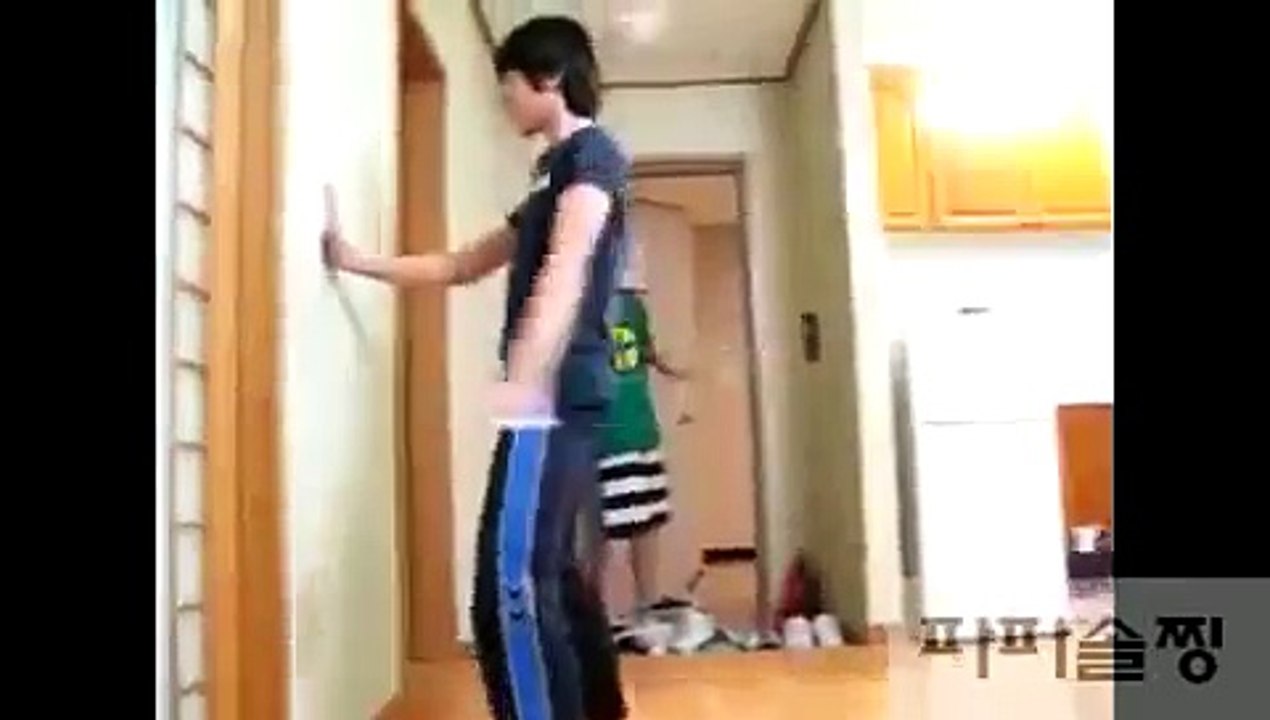 [PRE-DEBUT] BaekHyun brincando com a luz