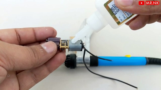 How to Make an Auto Feed Soldering Iron at Home - New Concept
