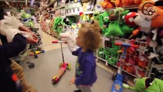 Детский шопинг в магазине игрушек с детской игровой площадкой и мороженным VLOG МанкитуИгры # 39