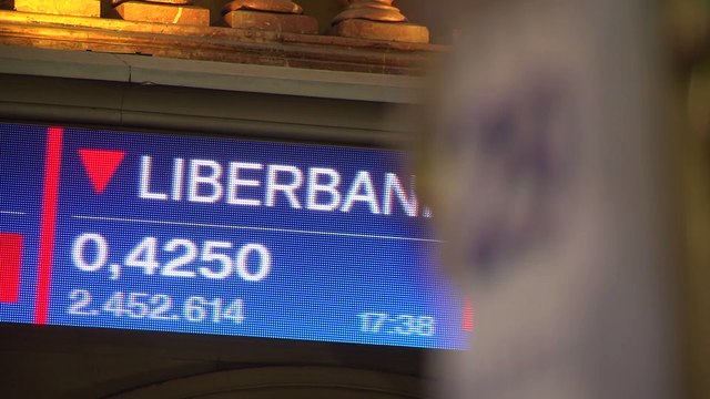 El Ibex 35 cae un 2,49% por la incertidumbre en España e Italia