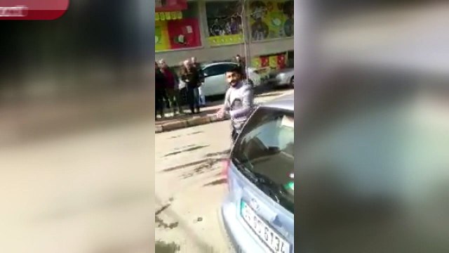 AKP Gençlik Kolları Başkanı olduğu iddia edilen kişiden polise tokat