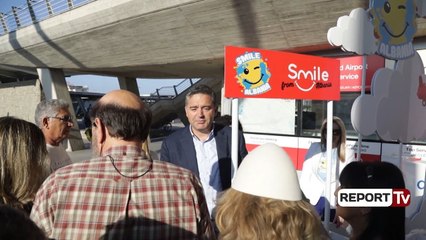 Report Tv - Ministri Klosi pret në Rinas charterin me turistë izraelitë