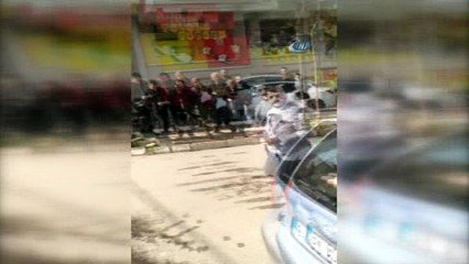 Aracını yanlış yere park etti, kendisini uyaran polise saldırdı