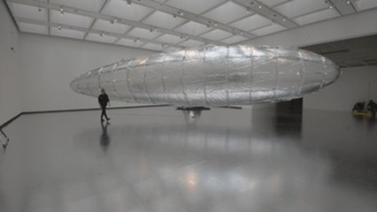 La surcoreana Lee Bul irrumpe en la Hayward con un zepelín