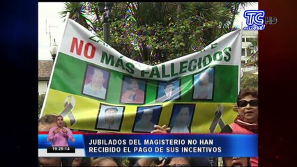 Скачать видео: Jubilados exigen pago de sus valores pendientes