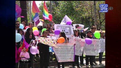 Fallo judicial permitirá a un bebé llevar los apellidos de sus madres