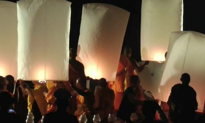 Pelepasan Lampion, Simbol Kebebasan dari Kotoran Batin