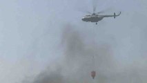 Delhi Godown fire : Indian Air Force's Mi 17 helicopter carry water to dose fire | Oneindia News