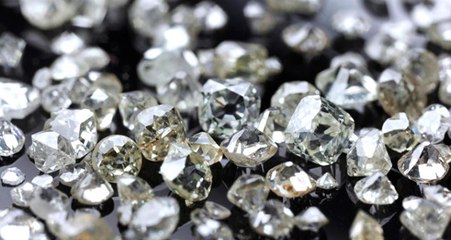 Havalimanında Şüphe Üzerine Durdurulan İki Turistin Üzerinden Yüzlerce Pırlanta Çıktı