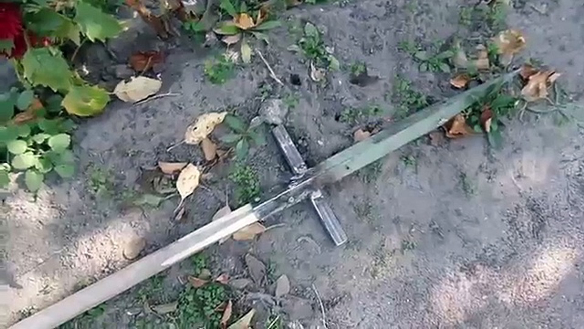 ⁣Мое приспособление для удаления корней хрена и одуванчиков сделанное своими руками