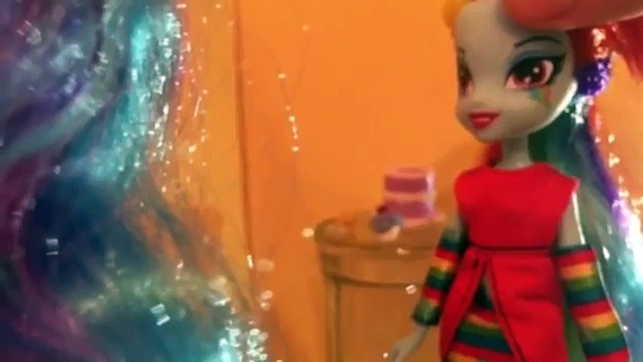 My Little Pony Equestria Girls: Cupcakes (LOUD INTRO WARNING SRRY)