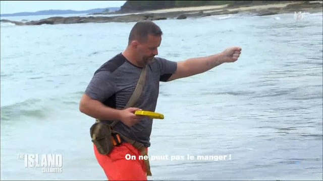 Un candidat de The Island Célébrités pêche un poisson qui s'avère... mortel ! Regardez