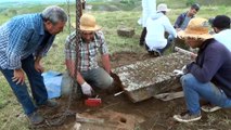 Selçuklu Mezarlığı'nda yıkık mezar taşları ayağa kaldırılıyor