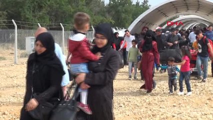 Kilis'te Suriyelilerin Ülkelerine Geçişi Sürüyor