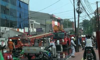 Kebakaran Gedung Starvision, 3 Pegawai Sempat Terjebak