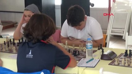 İzmir Satrançta Ülke ve Dünya Şampiyonları Yetişiyor
