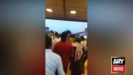 Umrah passengers caught fighting over ZamZam water at Karachi Airport