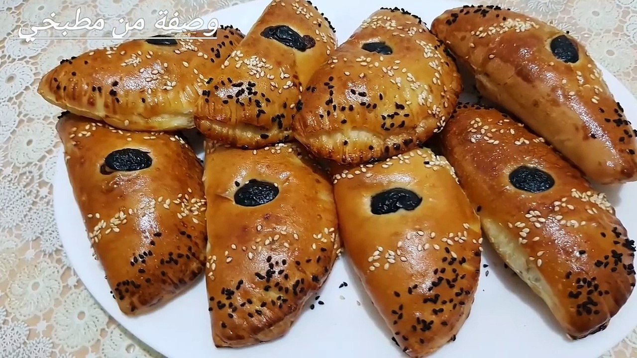 لي سوفلي بعجينة خفيييفة كي ريشة ما فيها لابيض لا زبدة لا مايوناز و الحشو زاكي وبنيييين